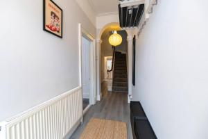 Spacious Victorian for 10 across Royal Infirmary