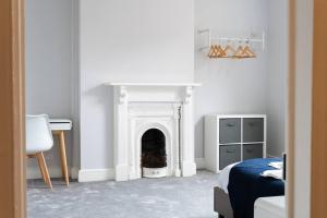 Spacious Victorian for 10 across Royal Infirmary