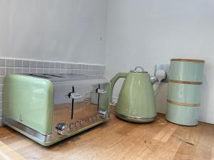 Spacious Victorian for 10 across Royal Infirmary