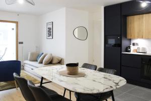 Bright stay in Vanves for 6 people