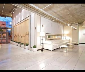 Spacious 3bed Apt with pool close to SDCC