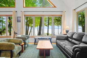 East Beach Cottage Sandy Secluded 3 King Beds