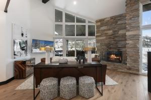 Ski Retreat - Hot Tub - 2BR Loft