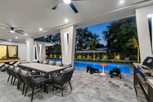 Miami Ultra Villa w Pool Movie Theater Pickle Ball