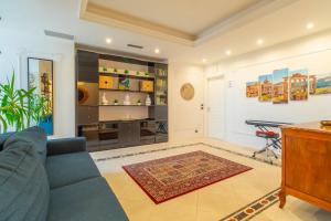 AureaLiving - Historic Trastevere Apartment with Terrace