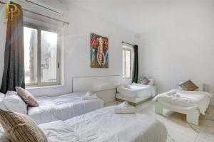 Sliema Stay steps from Seafront & Ferries