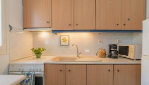 Authentic Traditional Home near Ornos Beach