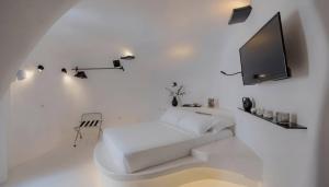 Ira Sea View Couple Studio with Rooftop Jacuzzi