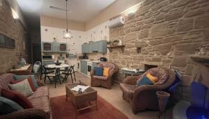 Traditional Malonas Stone 2 Bd House in Rhodes