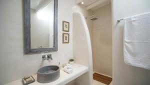 Intimate Mykonos Luxury Suite w Jacuzzi & Sea View