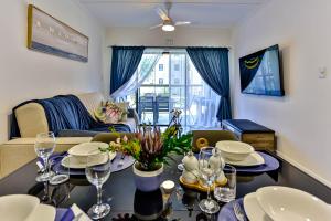 Stylish 2-Bed in Ballito Village - Full Amenities