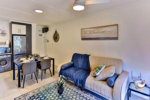 Stylish 2-Bed in Ballito Village - Full Amenities