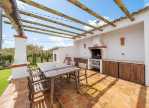 GuestReady - Charming villa with pool in Sesimbra