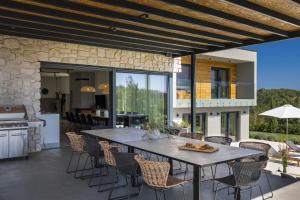 Villa Ox in Central Istria for 14 persons with 56 m2 heated pool, kids playground & large garden