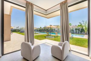 Chic Villa Jacuzzi and Green Space