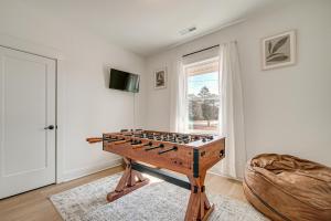 4 Mi to Surf City Beaches! Family Coastal Retreat