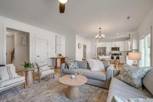4 Mi to Surf City Beaches! Family Coastal Retreat