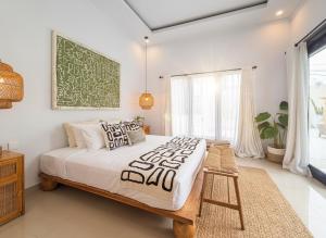 2BR Tropical Private Pool Villa in Central Canggu