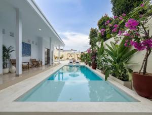 2BR Tropical Private Pool Villa in Central Canggu