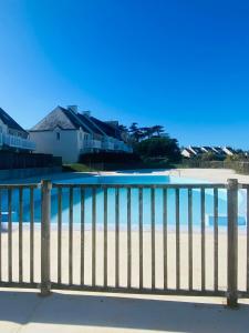 Ty-Caïrn - bel appartement, une chambre 2 à 4 personnes avec vue piscine et port crouesty