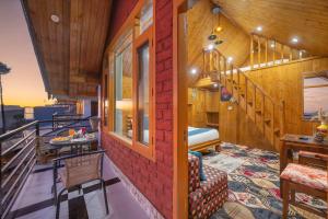 Gadegal Homestay Narkanda - Rooms & Pahadi Café