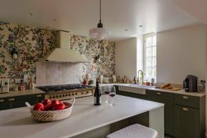 Manoir normand du 17e siècle avec piscine chauffée