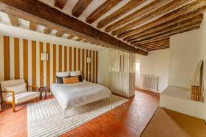 Manoir normand du 17e siècle avec piscine chauffée