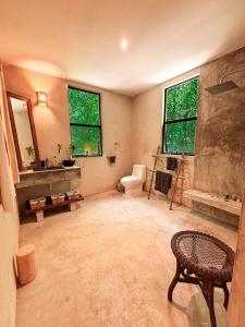 Beautiful House in the Heart of the Jungle - Yaaxnik