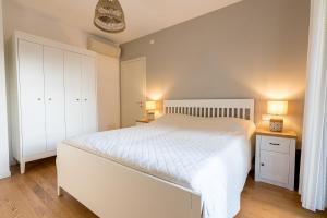 2 Bedroom Luxury Apartment near Sea with Kitchen