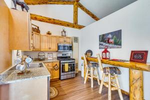 Clear Pikes Peak View, Horses On-Site! Mtn Getaway