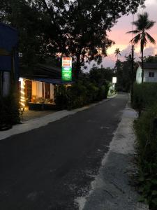Thisal Guest House