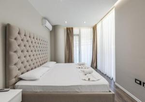 Hill Side Suite 3 by PS