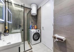 Hill Side Suite 3 by PS