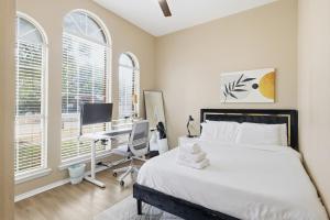 Spacious and Modern 4B Retreat with Pool in Frisco