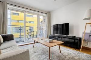 Canary Wharf Riverside Apt Near DLR and Tube