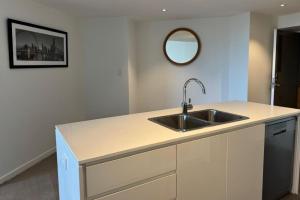 Spacious 2 Bedroom Residence in the heart of CBD