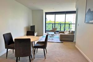 Spacious 2 Bedroom Residence in the heart of CBD