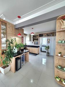 4 suítes com vista mar na Meia Praia