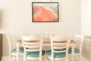 New | Special Rates | 2-Queen Suite | 10 Pools | Bars and Restaurants