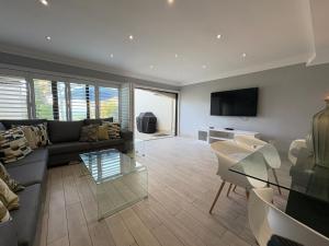 102 Bermudas Stunning sea views modern beach front