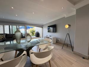 102 Bermudas Stunning sea views modern beach front