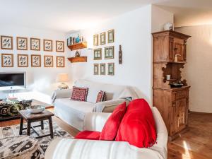 Apartment Chesa Saira 2 by Interhome