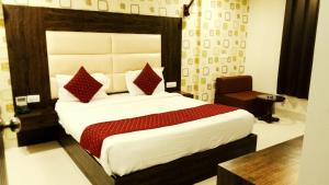Nirvana Hotel near Aerocity with Free Airport Pickup or Drop