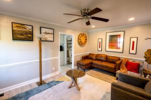 Cute cottage by UNCG