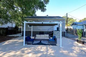 Cute cottage by UNCG