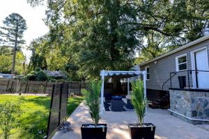 Cute cottage by UNCG