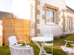 Apartment Les Ajoncs by Interhome