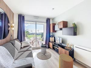 Apartment Garden and Sea 2-4 pers-vue mer-piscines by Interhome