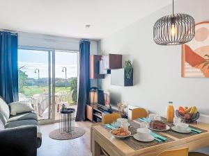 Apartment Garden and Sea 2-4 pers-vue mer-piscines by Interhome