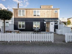 Apartment Fina - 10m from the sea by Interhome